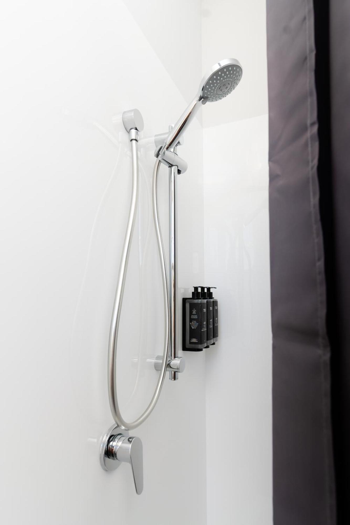 วายเอชเอ เวลลิงตั้น Hostel เวลลิงตัน ภายนอก รูปภาพ Shower rail